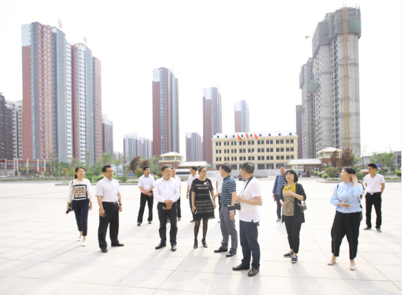 重慶市僑聯(lián)常委、忠縣僑聯(lián)主席范小洪一行蒞臨安僑集團(tuán)考察
